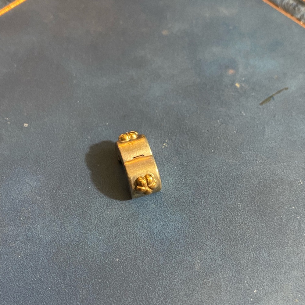 Pandora clip with gold flowers